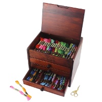 Meuble en bois avec 120 échevettes de fil Mouliné - DMC