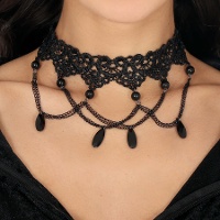 Collier ras du cou brodé avec pierres noires
