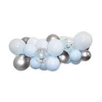 Guirlande de ballons organiques bleu ciel et argentés - 30 unités